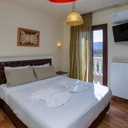 Sunshine With Private Pool By Estia Holiday home