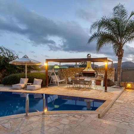 Sunshine With Private Pool By Estia Holiday home