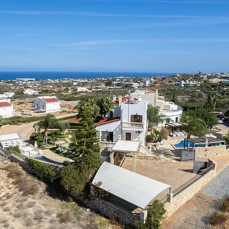 Sunshine With Private Pool By Estia Holiday home *