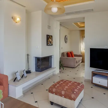 Sunshine With Private Pool By Estia