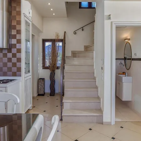 Sunshine With Private Pool By Estia 赫索尼索斯