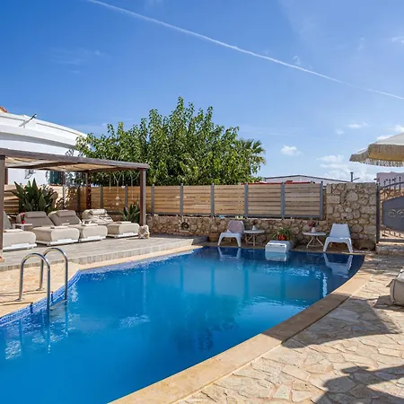 Sunshine With Private Pool By Estia