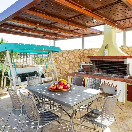 Nyaraló Sunshine With Private Pool By Estia