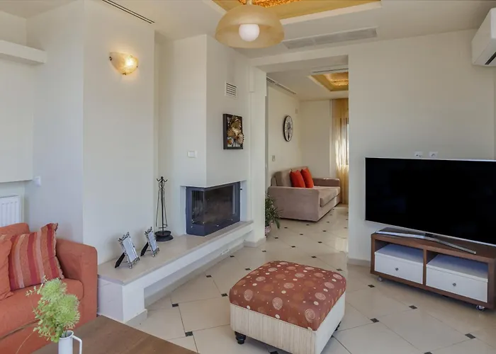 Sunshine With Private Pool By Estia