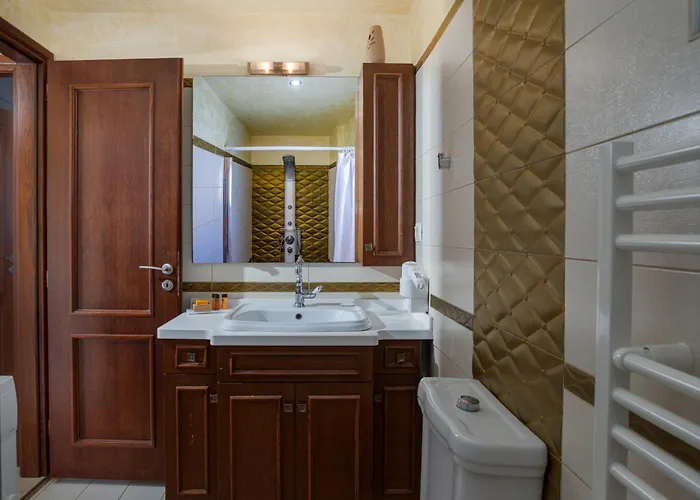 Sunshine With Private Pool By Estia *