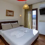 Sunshine With Private Pool By Estia Holiday home