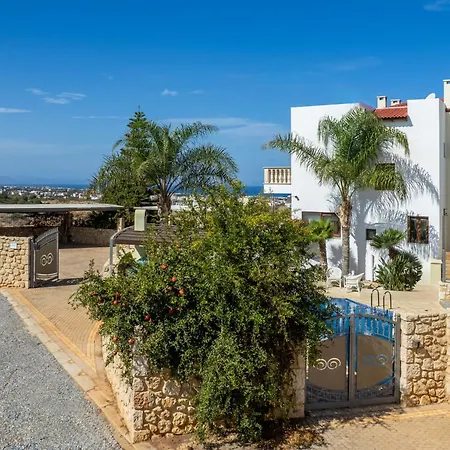 Sunshine With Private Pool By Estia *