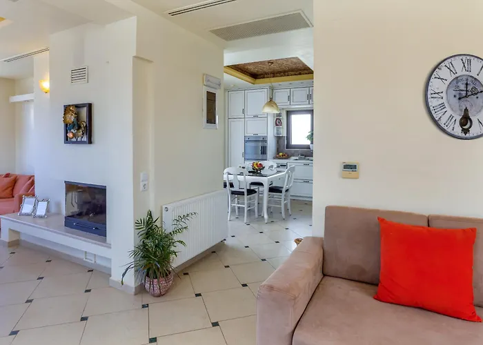 Sunshine With Private Pool By Estia خيرسونِسوس