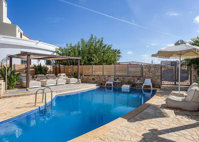 Sunshine With Private Pool By Estia