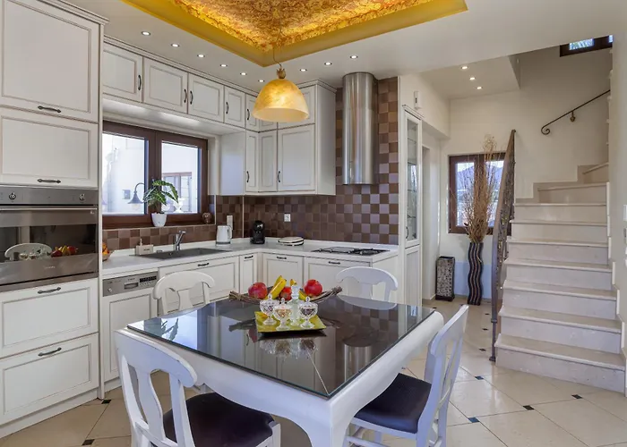 Sunshine With Private Pool By Estia