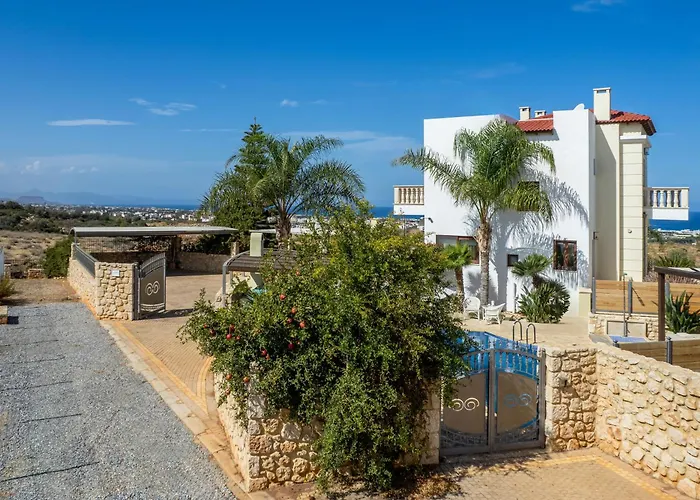 Sunshine With Private Pool By Estia *